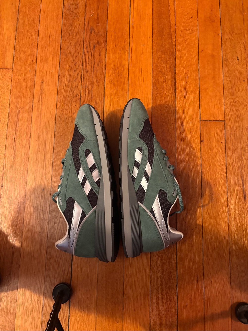 Men’s Classic Reeboks - Picture 3 of 5